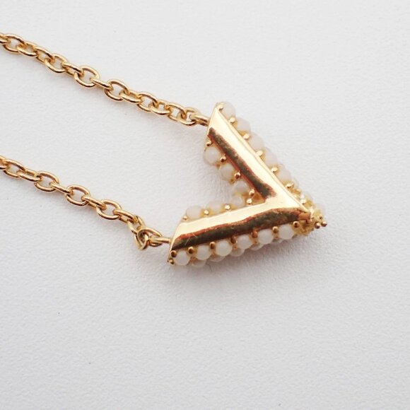 LOUIS VUITTON Collier Essential V Necklace Imitation Pearl GHW M68358 30CA075 - Picture 8 of 11